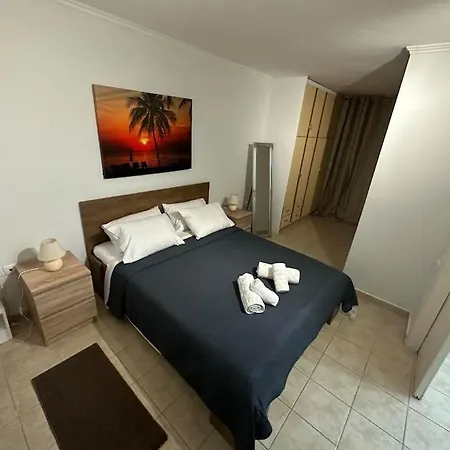 Sandras Near Airport Apartament